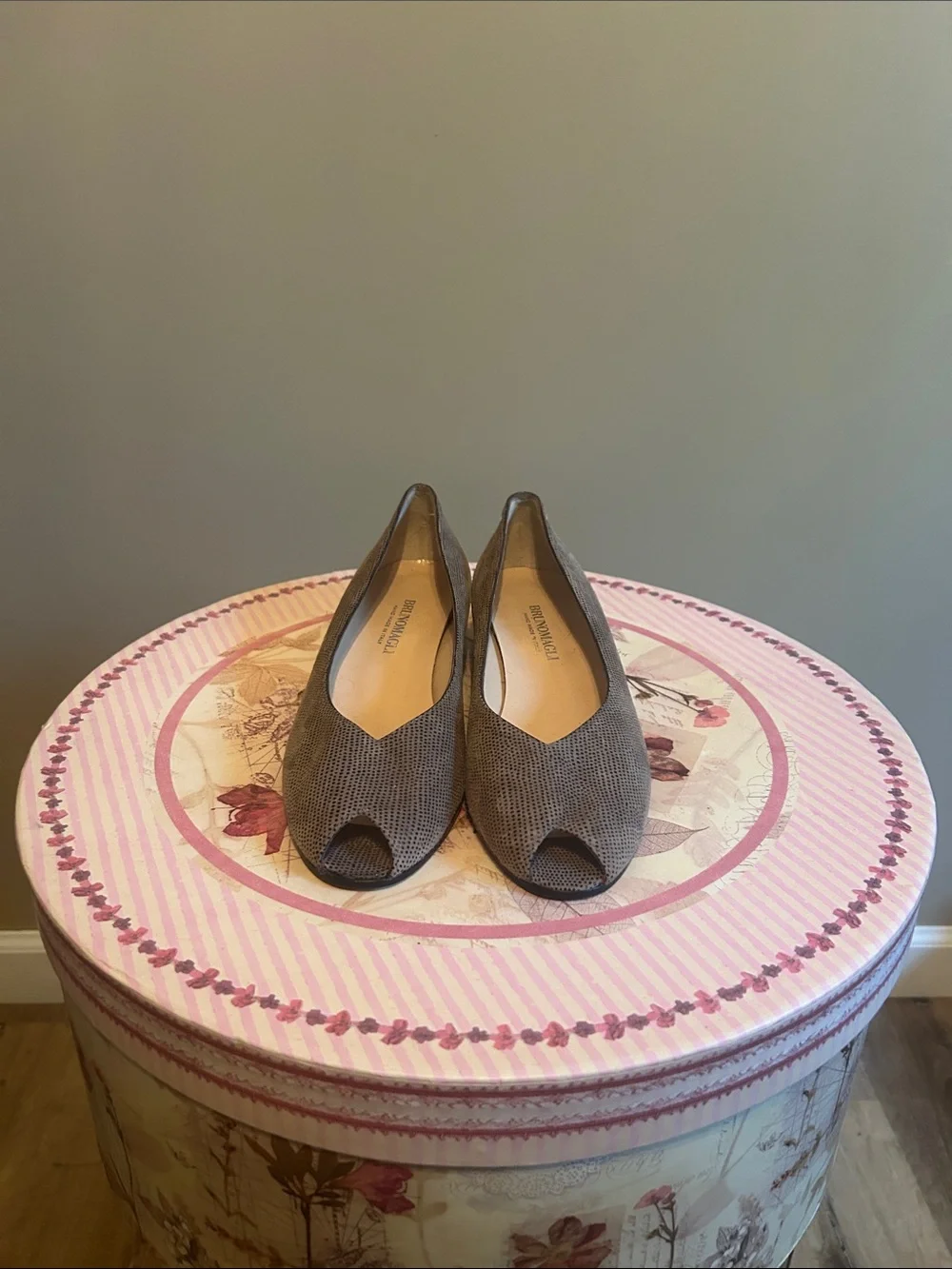 NEW Brunomagli Flats Hand Made in Italy Size 7